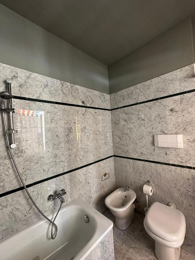 Napule...E Apartments Πεσκιέρα ντελ Γκάρντα Εξωτερικό φωτογραφία