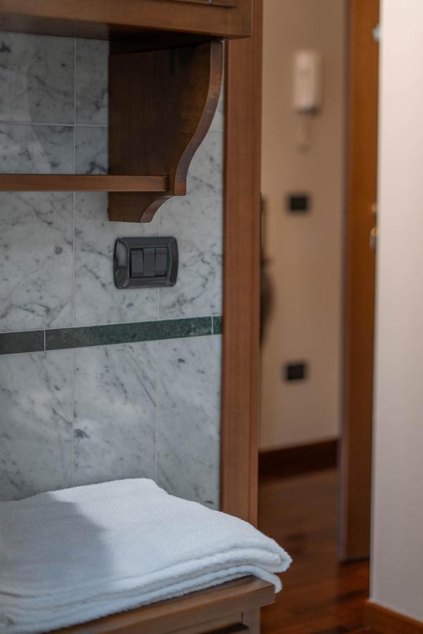 Napule...E Apartments Πεσκιέρα ντελ Γκάρντα Εξωτερικό φωτογραφία