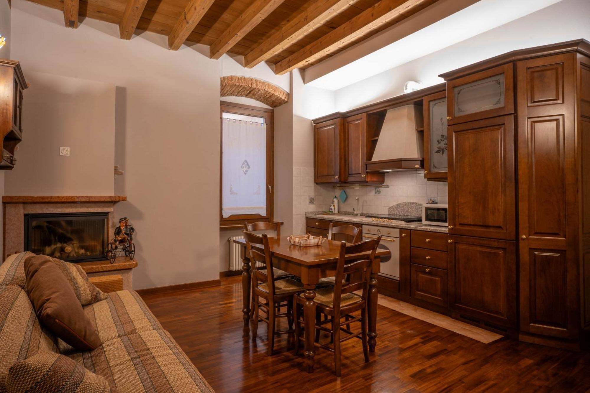Napule...E Apartments Πεσκιέρα ντελ Γκάρντα Εξωτερικό φωτογραφία